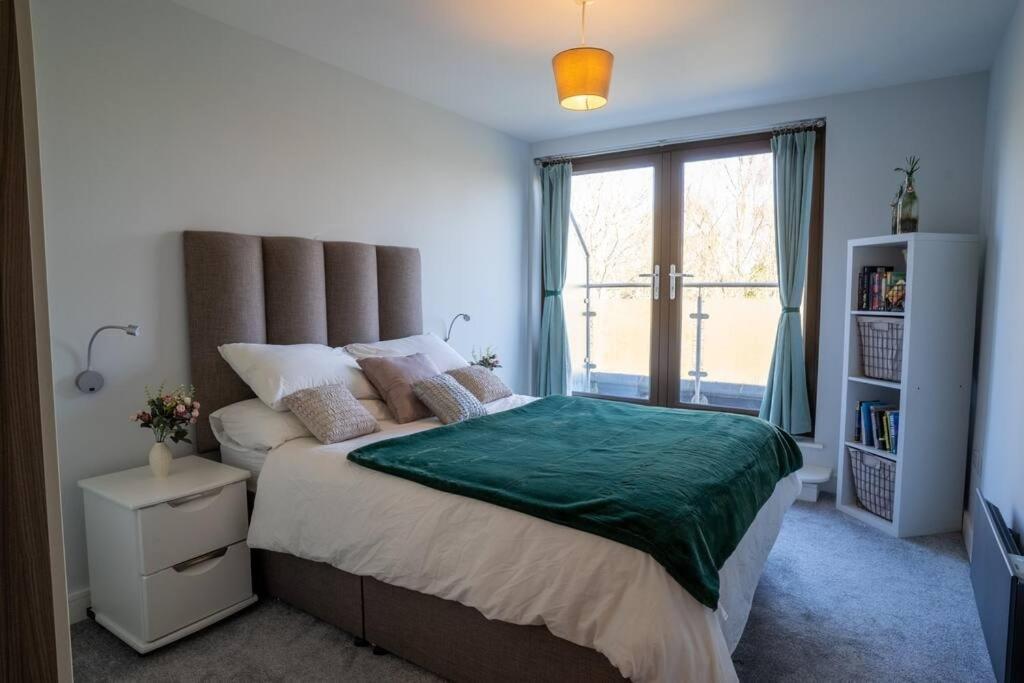 Surrey Hills Escape: Riverside Walks & Quick Links Godalming Exteriör bild